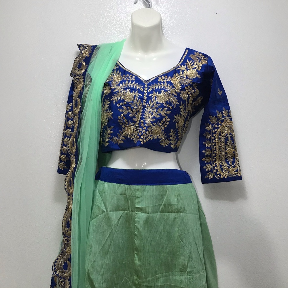 Dress - Picture 7 of 8
